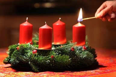 Advent 4 aangestoken kaarsen